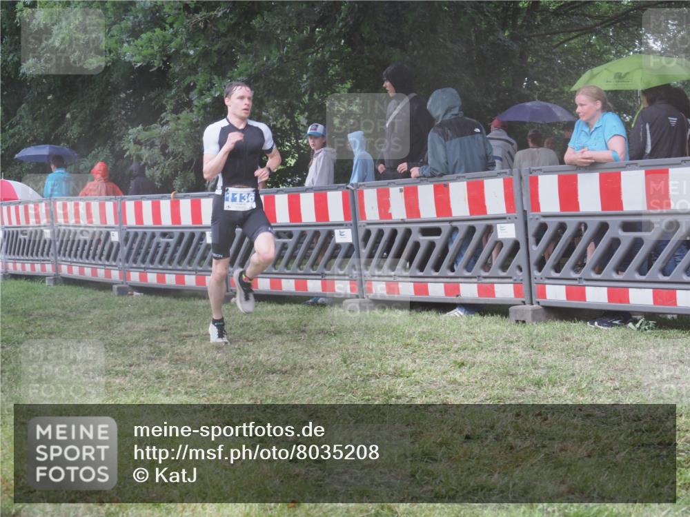 21.06.2025 - 27. Vierlanden-Triathlon KatJ http://msf.ph/oto/8035208 15.06.2025 13:50:52 Ziel 1098, 1108, 1134, 1136 meine-sportfotos.de