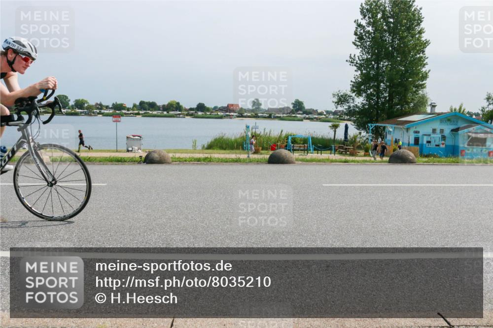 21.06.2025 - 27. Vierlanden-Triathlon H.Heesch http://msf.ph/oto/8035210 15.06.2025 11:43:39 Radfahren 714, 731, 738, 855 meine-sportfotos.de