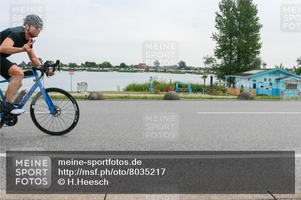 15.06.2025 - 27. Vierlanden-Triathlon H.Heesch http://msf.ph/oto/8035217 15.06.2025 10:44:34 Radfahren 180, 237, 388, 464 meine-sportfotos.de
