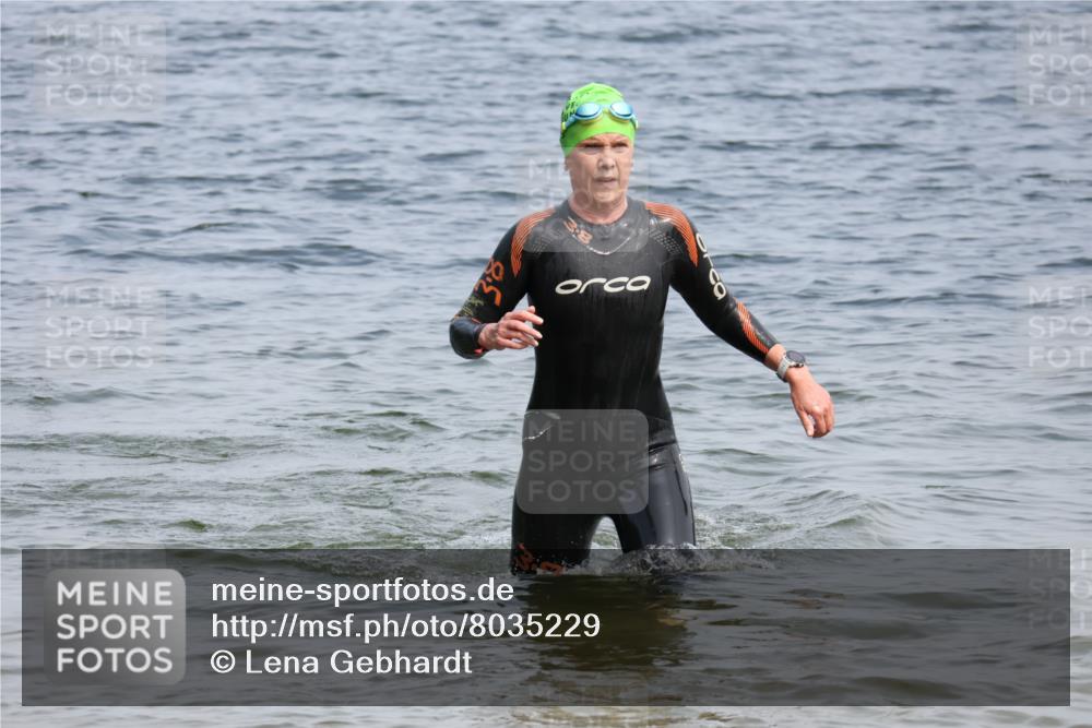 21.06.2025 - 27. Vierlanden-Triathlon Lena Gebhardt http://msf.ph/oto/8035229 15.06.2025 11:21:58 Schwimmen 917 meine-sportfotos.de