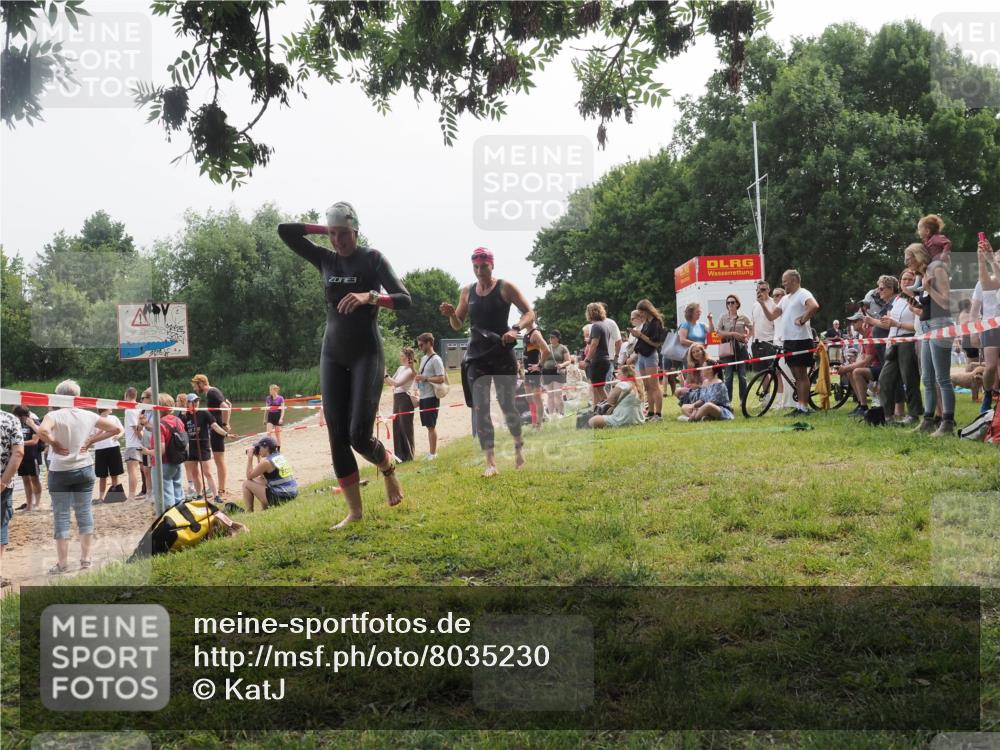 21.06.2025 - 27. Vierlanden-Triathlon KatJ http://msf.ph/oto/8035230 15.06.2025 11:19:56 Schwimmen 899, 915, 964 meine-sportfotos.de