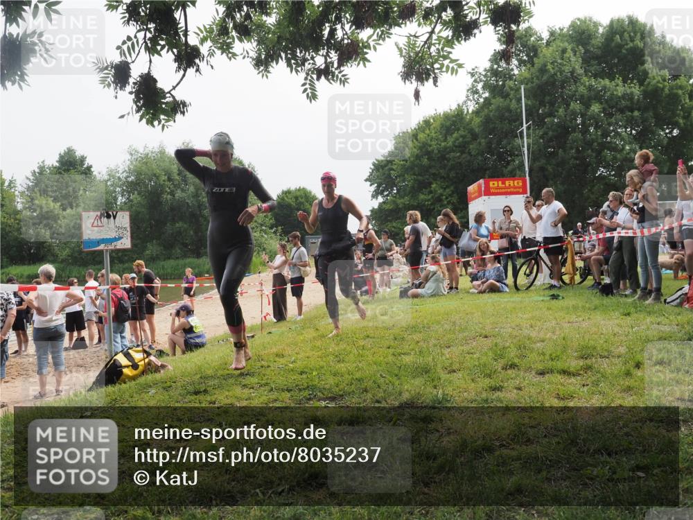 21.06.2025 - 27. Vierlanden-Triathlon KatJ http://msf.ph/oto/8035237 15.06.2025 11:19:56 Schwimmen 899, 915, 964 meine-sportfotos.de