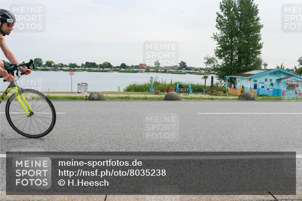 15.06.2025 - 27. Vierlanden-Triathlon H.Heesch http://msf.ph/oto/8035238 15.06.2025 10:44:35 Radfahren 180, 237, 388, 464 meine-sportfotos.de