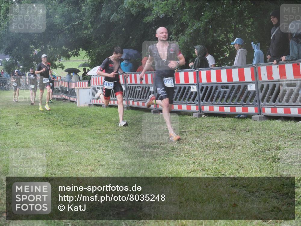 21.06.2025 - 27. Vierlanden-Triathlon KatJ http://msf.ph/oto/8035248 15.06.2025 13:50:56 Ziel 843, 1098, 1108, 1134 meine-sportfotos.de