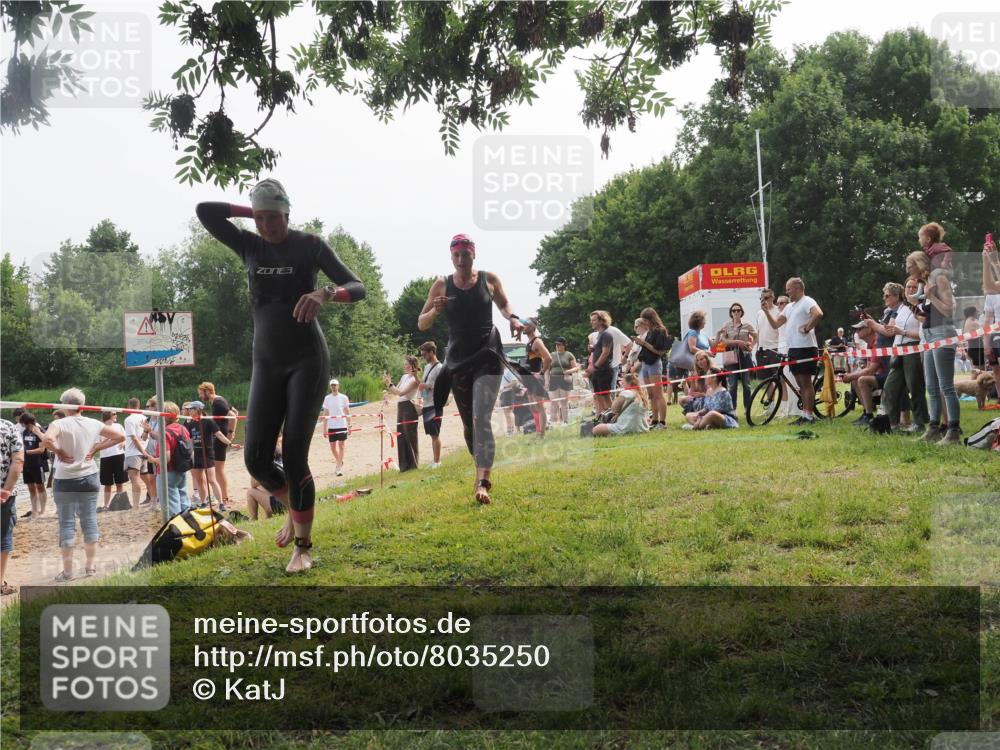 21.06.2025 - 27. Vierlanden-Triathlon KatJ http://msf.ph/oto/8035250 15.06.2025 11:19:56 Schwimmen 899, 915, 964 meine-sportfotos.de