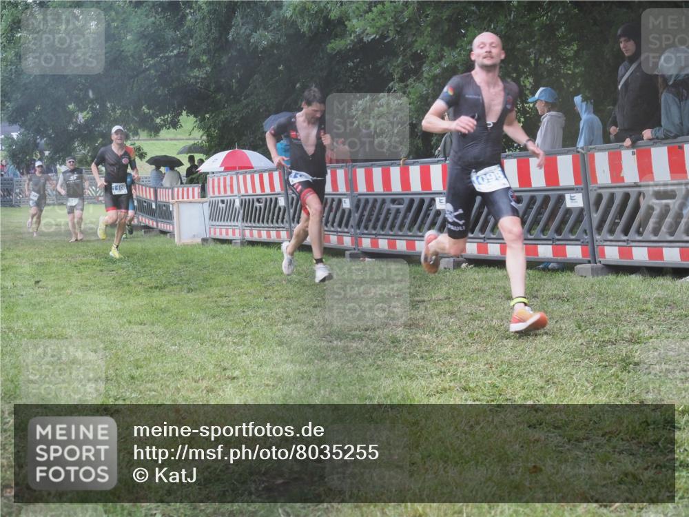 21.06.2025 - 27. Vierlanden-Triathlon KatJ http://msf.ph/oto/8035255 15.06.2025 13:50:56 Ziel 843, 1098, 1108, 1134 meine-sportfotos.de