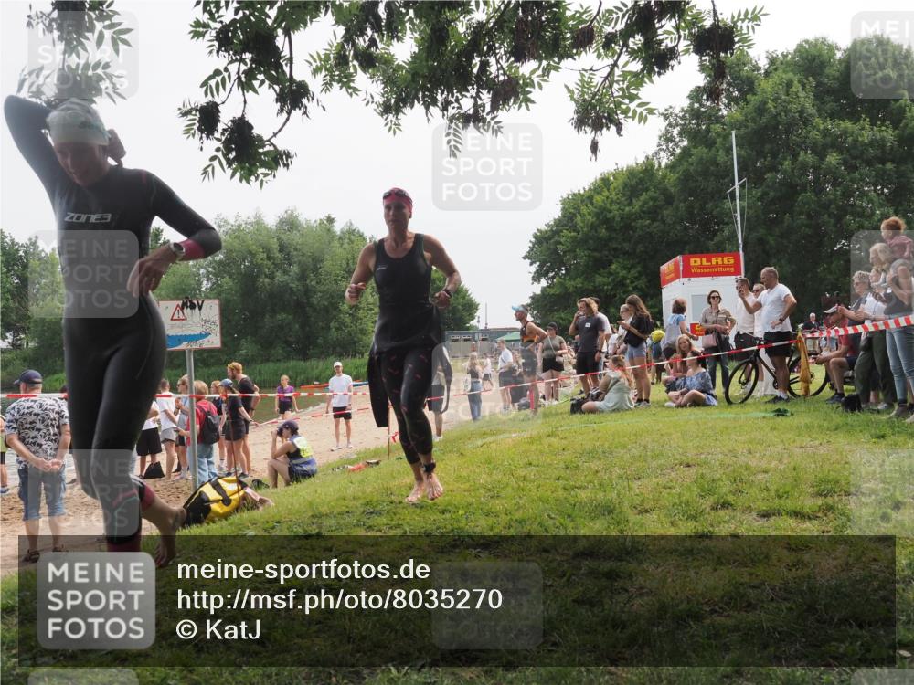 21.06.2025 - 27. Vierlanden-Triathlon KatJ http://msf.ph/oto/8035270 15.06.2025 11:19:57 Schwimmen 899, 915, 964 meine-sportfotos.de