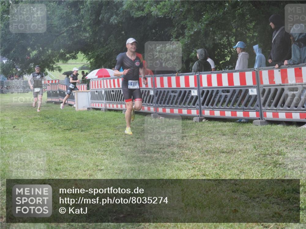 21.06.2025 - 27. Vierlanden-Triathlon KatJ http://msf.ph/oto/8035274 15.06.2025 13:50:58 Ziel 843, 1108, 1134 meine-sportfotos.de