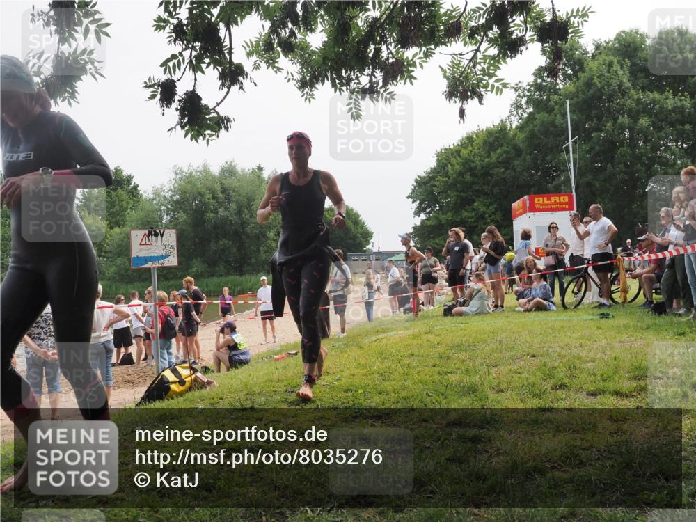 21.06.2025 - 27. Vierlanden-Triathlon KatJ http://msf.ph/oto/8035276 15.06.2025 11:19:57 Schwimmen 899, 915, 964 meine-sportfotos.de