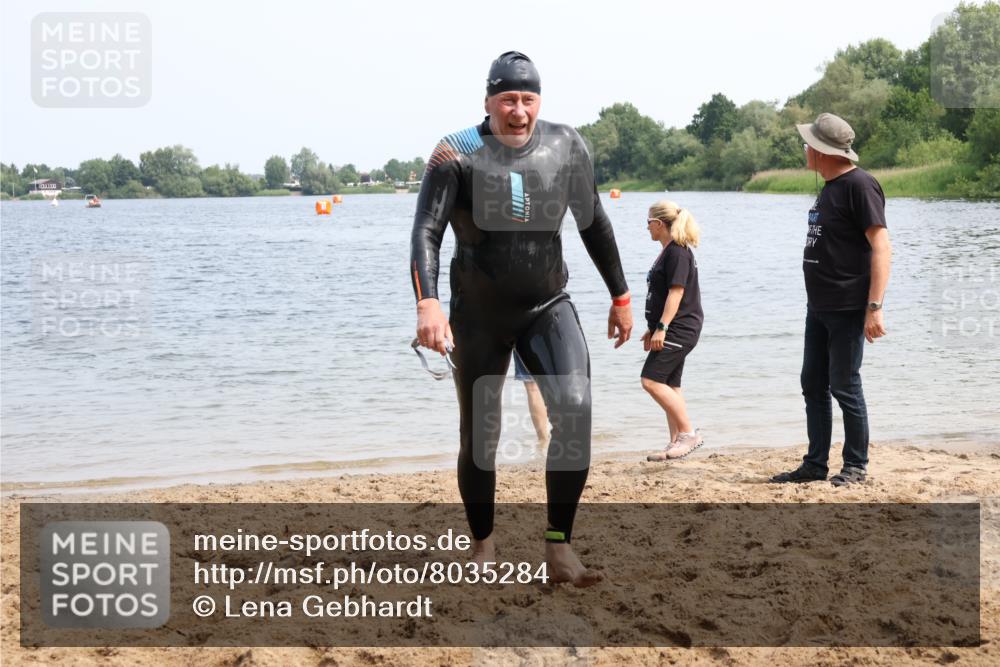 21.06.2025 - 27. Vierlanden-Triathlon Lena Gebhardt http://msf.ph/oto/8035284 15.06.2025 11:22:09 Schwimmen 913, 917, 957 meine-sportfotos.de