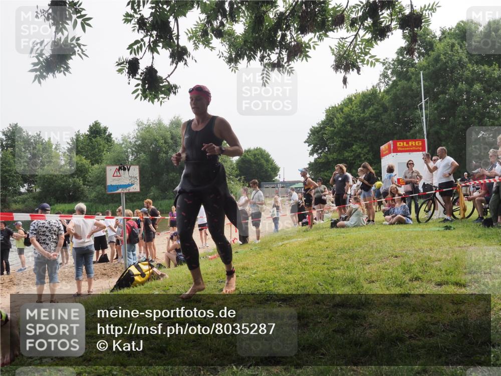 21.06.2025 - 27. Vierlanden-Triathlon KatJ http://msf.ph/oto/8035287 15.06.2025 11:19:57 Schwimmen 899, 915, 964 meine-sportfotos.de