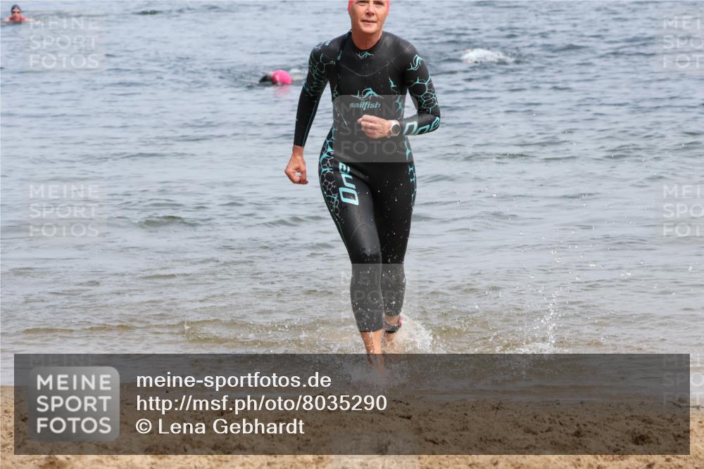 21.06.2025 - 27. Vierlanden-Triathlon Lena Gebhardt http://msf.ph/oto/8035290 15.06.2025 11:22:11 Schwimmen 913, 917, 957 meine-sportfotos.de