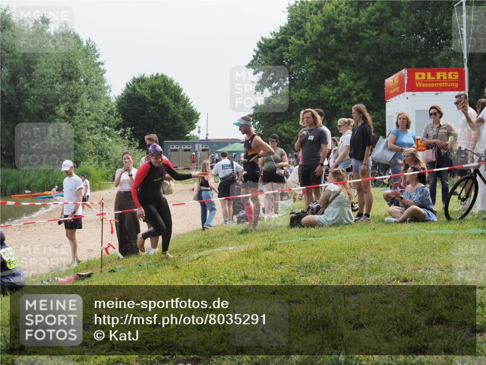 21.06.2025 - 27. Vierlanden-Triathlon KatJ http://msf.ph/oto/8035291 15.06.2025 11:20:02 Schwimmen 806, 889, 899, 915, 932, 964 meine-sportfotos.de