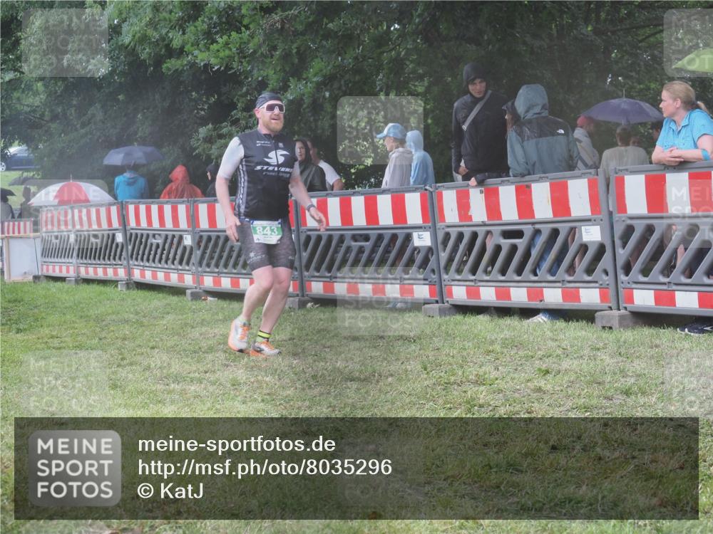 21.06.2025 - 27. Vierlanden-Triathlon KatJ http://msf.ph/oto/8035296 15.06.2025 13:51:02 Ziel 843, 1113 meine-sportfotos.de