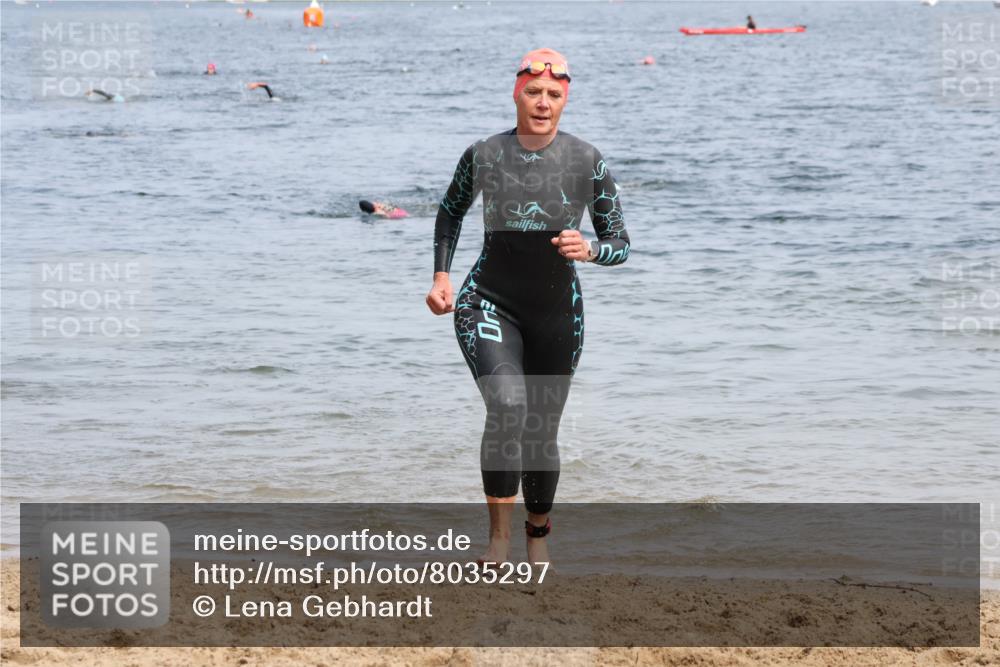 21.06.2025 - 27. Vierlanden-Triathlon Lena Gebhardt http://msf.ph/oto/8035297 15.06.2025 11:22:11 Schwimmen 913, 917, 957 meine-sportfotos.de