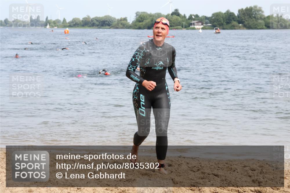 21.06.2025 - 27. Vierlanden-Triathlon Lena Gebhardt http://msf.ph/oto/8035302 15.06.2025 11:22:12 Schwimmen 913, 917, 957 meine-sportfotos.de