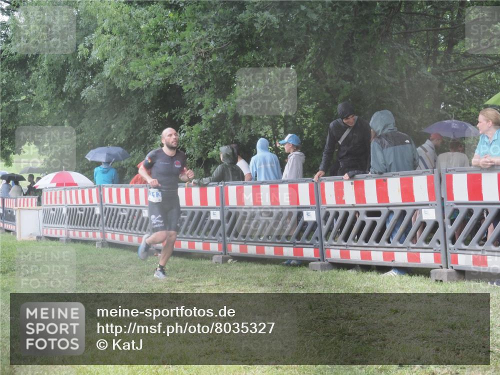 21.06.2025 - 27. Vierlanden-Triathlon KatJ http://msf.ph/oto/8035327 15.06.2025 13:51:08 Ziel 1113 meine-sportfotos.de