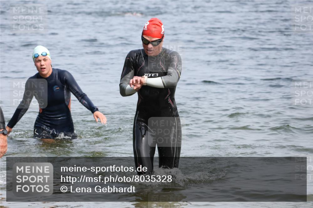 21.06.2025 - 27. Vierlanden-Triathlon Lena Gebhardt http://msf.ph/oto/8035328 15.06.2025 11:22:29 Schwimmen 891, 898, 914 meine-sportfotos.de