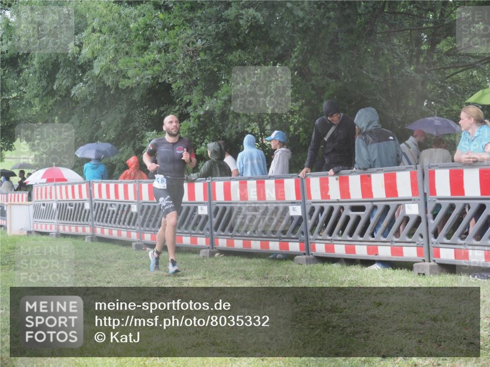 21.06.2025 - 27. Vierlanden-Triathlon KatJ http://msf.ph/oto/8035332 15.06.2025 13:51:08 Ziel 1113 meine-sportfotos.de