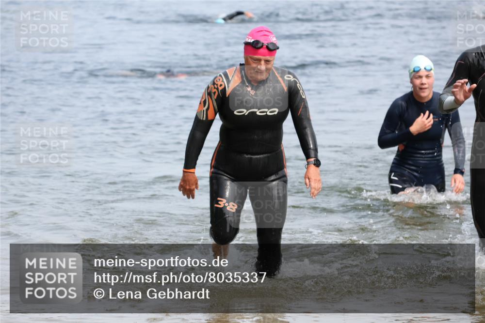 21.06.2025 - 27. Vierlanden-Triathlon Lena Gebhardt http://msf.ph/oto/8035337 15.06.2025 11:22:30 Schwimmen 891, 898, 914 meine-sportfotos.de