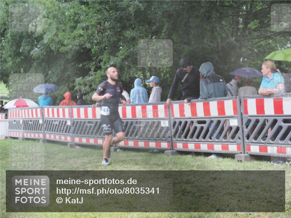 21.06.2025 - 27. Vierlanden-Triathlon KatJ http://msf.ph/oto/8035341 15.06.2025 13:51:08 Ziel 1113 meine-sportfotos.de