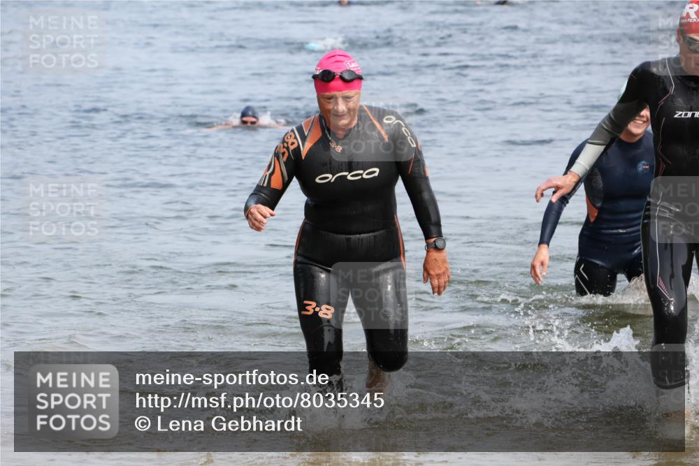 21.06.2025 - 27. Vierlanden-Triathlon Lena Gebhardt http://msf.ph/oto/8035345 15.06.2025 11:22:31 Schwimmen 891, 898, 914 meine-sportfotos.de