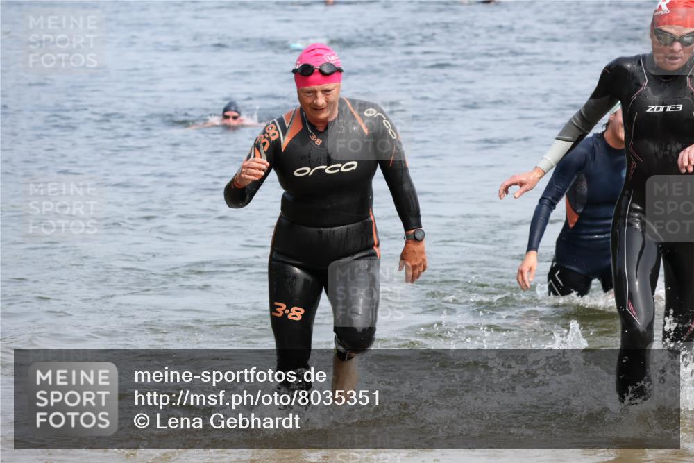 21.06.2025 - 27. Vierlanden-Triathlon Lena Gebhardt http://msf.ph/oto/8035351 15.06.2025 11:22:31 Schwimmen 891, 898, 914 meine-sportfotos.de