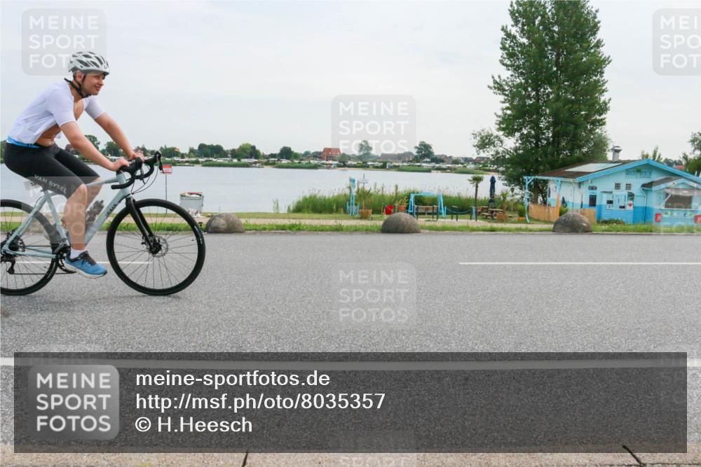 15.06.2025 - 27. Vierlanden-Triathlon H.Heesch http://msf.ph/oto/8035357 15.06.2025 10:44:56 Radfahren 13, 58, 224, 437, 467 meine-sportfotos.de