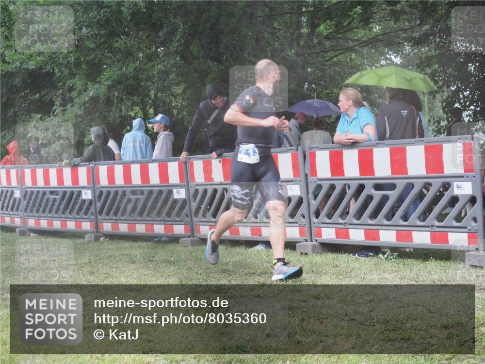 21.06.2025 - 27. Vierlanden-Triathlon KatJ http://msf.ph/oto/8035360 15.06.2025 13:51:09 Ziel 1113 meine-sportfotos.de