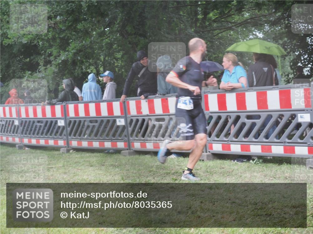 21.06.2025 - 27. Vierlanden-Triathlon KatJ http://msf.ph/oto/8035365 15.06.2025 13:51:09 Ziel 1113 meine-sportfotos.de