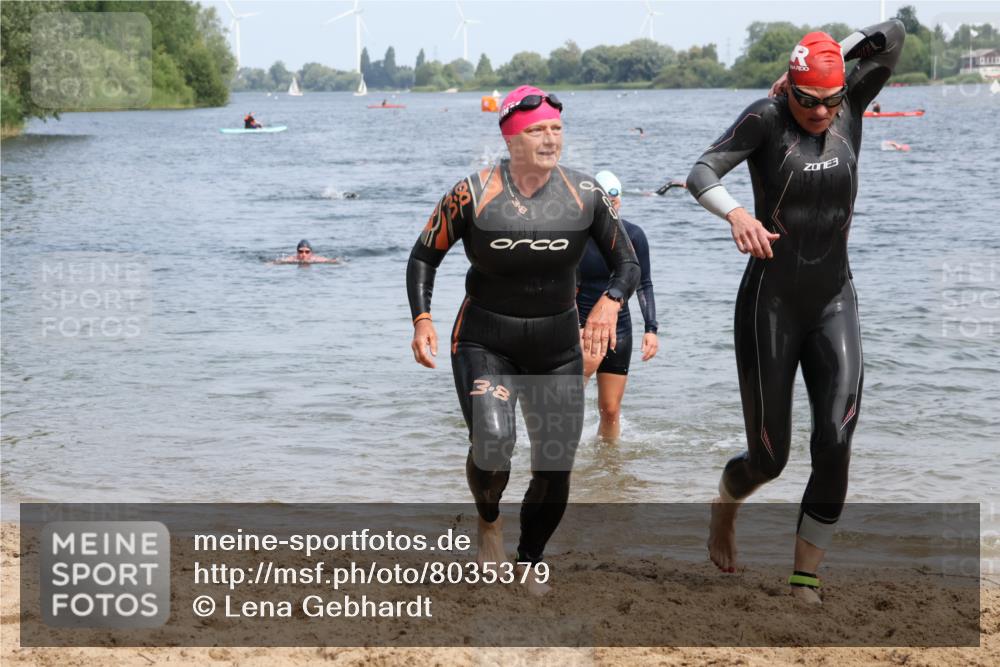 21.06.2025 - 27. Vierlanden-Triathlon Lena Gebhardt http://msf.ph/oto/8035379 15.06.2025 11:22:34 Schwimmen 891, 898, 914 meine-sportfotos.de