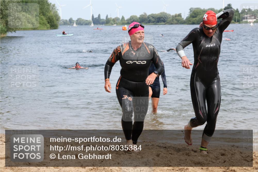 21.06.2025 - 27. Vierlanden-Triathlon Lena Gebhardt http://msf.ph/oto/8035384 15.06.2025 11:22:34 Schwimmen 891, 898, 914 meine-sportfotos.de