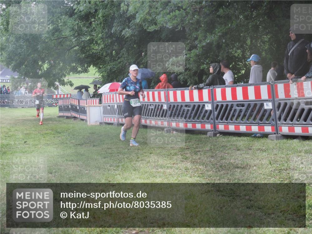 21.06.2025 - 27. Vierlanden-Triathlon KatJ http://msf.ph/oto/8035385 15.06.2025 13:51:24 Ziel 908, 1119 meine-sportfotos.de