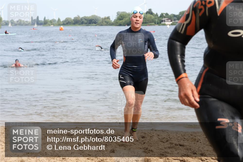21.06.2025 - 27. Vierlanden-Triathlon Lena Gebhardt http://msf.ph/oto/8035405 15.06.2025 11:22:37 Schwimmen 891, 898, 914 meine-sportfotos.de