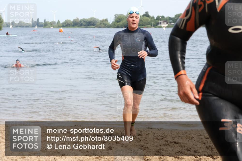 21.06.2025 - 27. Vierlanden-Triathlon Lena Gebhardt http://msf.ph/oto/8035409 15.06.2025 11:22:37 Schwimmen 891, 898, 914 meine-sportfotos.de