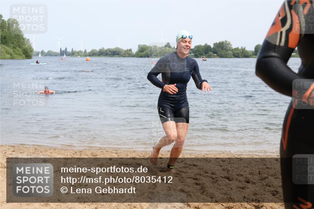 21.06.2025 - 27. Vierlanden-Triathlon Lena Gebhardt http://msf.ph/oto/8035412 15.06.2025 11:22:38 Schwimmen 891, 898, 914 meine-sportfotos.de