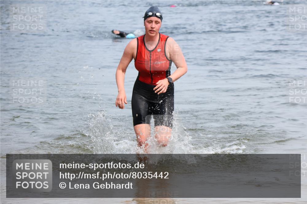 21.06.2025 - 27. Vierlanden-Triathlon Lena Gebhardt http://msf.ph/oto/8035442 15.06.2025 11:22:49 Schwimmen 894 meine-sportfotos.de