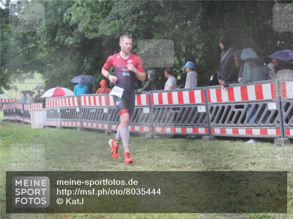 21.06.2025 - 27. Vierlanden-Triathlon KatJ http://msf.ph/oto/8035444 15.06.2025 13:51:29 Ziel 1119 meine-sportfotos.de