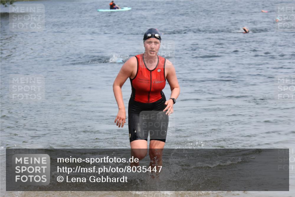 21.06.2025 - 27. Vierlanden-Triathlon Lena Gebhardt http://msf.ph/oto/8035447 15.06.2025 11:22:50 Schwimmen 894 meine-sportfotos.de