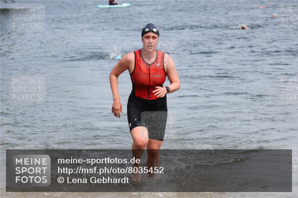 21.06.2025 - 27. Vierlanden-Triathlon Lena Gebhardt http://msf.ph/oto/8035452 15.06.2025 11:22:50 Schwimmen 894 meine-sportfotos.de