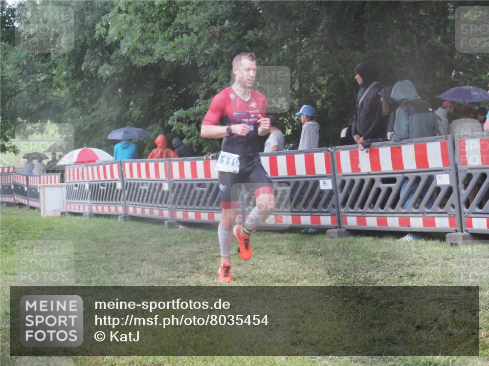 21.06.2025 - 27. Vierlanden-Triathlon KatJ http://msf.ph/oto/8035454 15.06.2025 13:51:29 Ziel 1119 meine-sportfotos.de