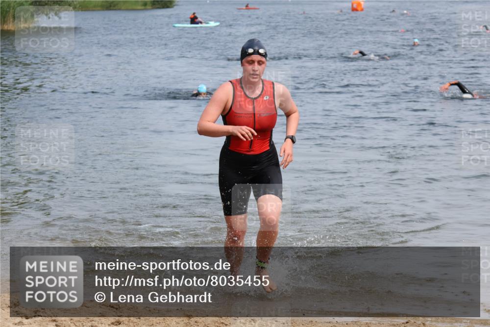 21.06.2025 - 27. Vierlanden-Triathlon Lena Gebhardt http://msf.ph/oto/8035455 15.06.2025 11:22:50 Schwimmen 894 meine-sportfotos.de