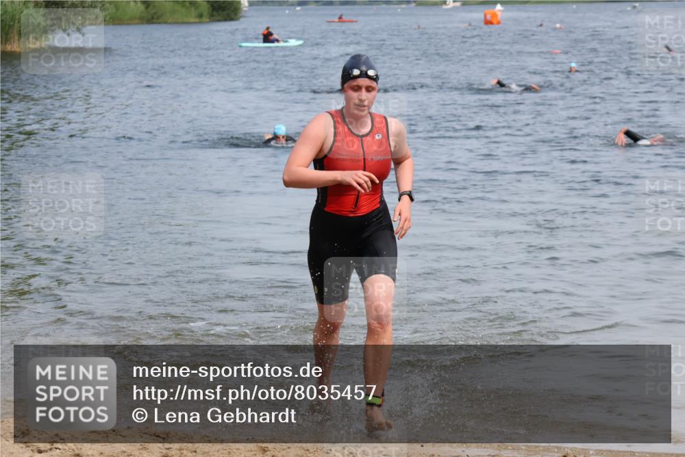 21.06.2025 - 27. Vierlanden-Triathlon Lena Gebhardt http://msf.ph/oto/8035457 15.06.2025 11:22:50 Schwimmen 894 meine-sportfotos.de