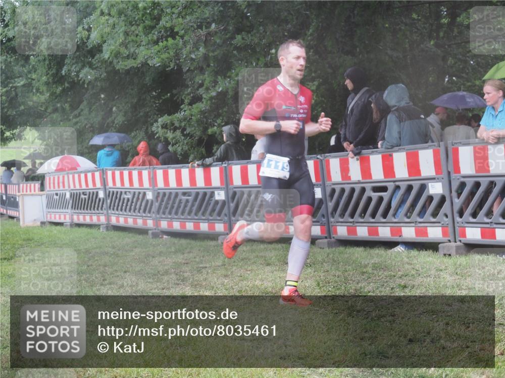 21.06.2025 - 27. Vierlanden-Triathlon KatJ http://msf.ph/oto/8035461 15.06.2025 13:51:30 Ziel 1119 meine-sportfotos.de