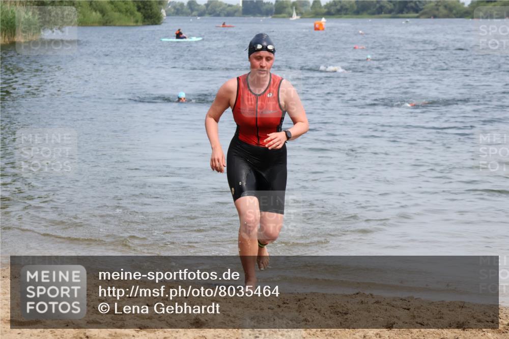 21.06.2025 - 27. Vierlanden-Triathlon Lena Gebhardt http://msf.ph/oto/8035464 15.06.2025 11:22:51 Schwimmen 894 meine-sportfotos.de