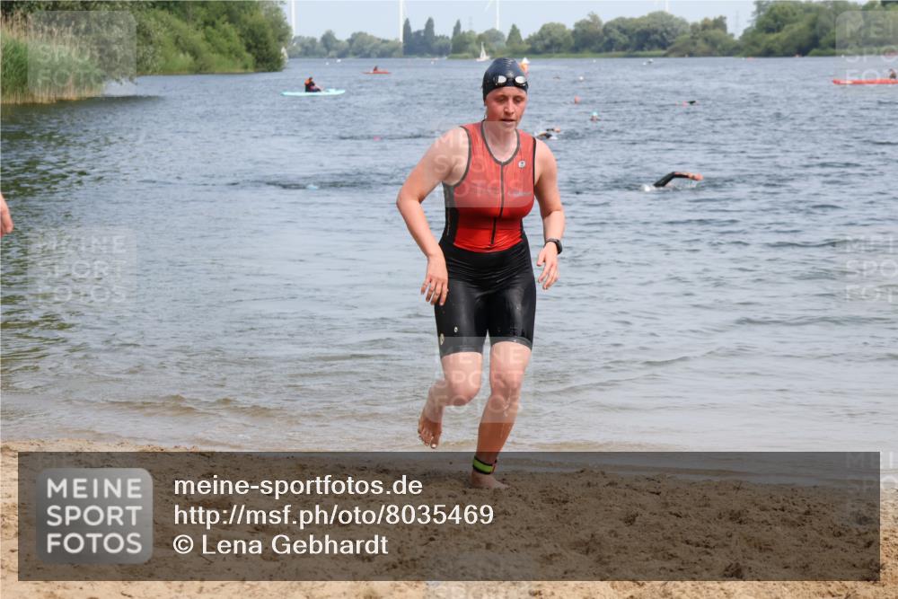 21.06.2025 - 27. Vierlanden-Triathlon Lena Gebhardt http://msf.ph/oto/8035469 15.06.2025 11:22:51 Schwimmen 894 meine-sportfotos.de