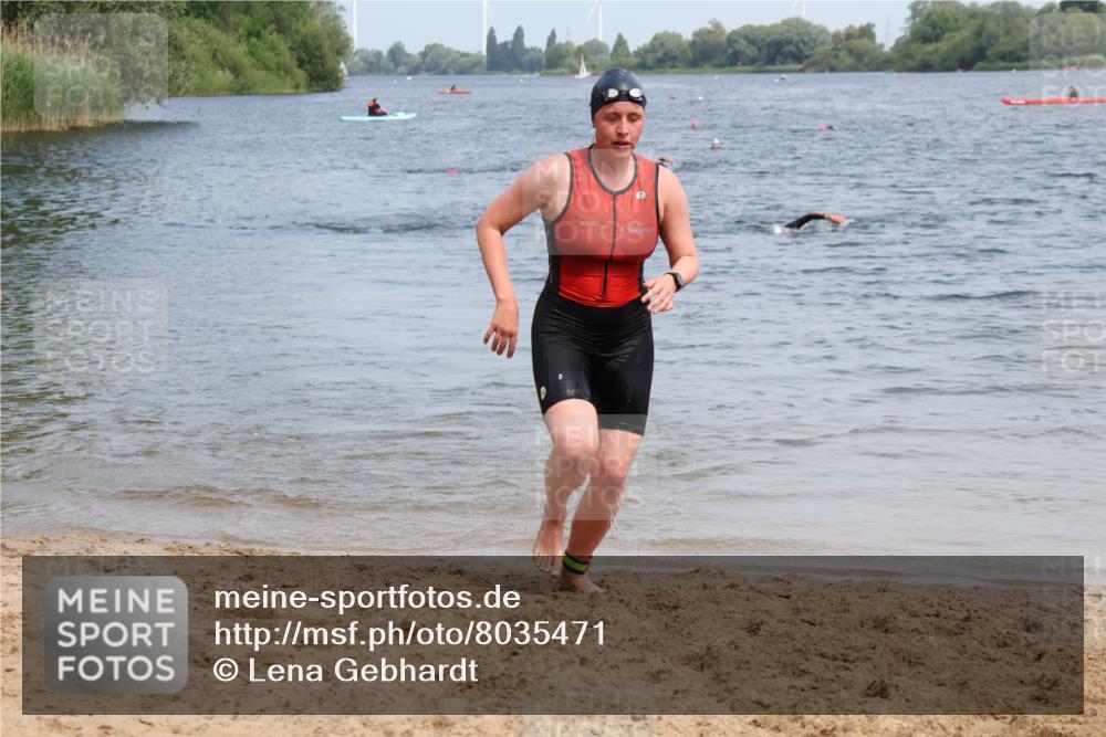 21.06.2025 - 27. Vierlanden-Triathlon Lena Gebhardt http://msf.ph/oto/8035471 15.06.2025 11:22:51 Schwimmen 894 meine-sportfotos.de