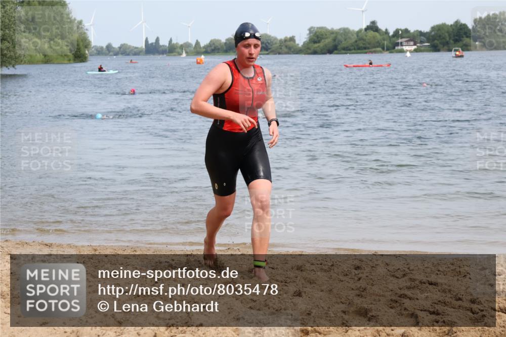 21.06.2025 - 27. Vierlanden-Triathlon Lena Gebhardt http://msf.ph/oto/8035478 15.06.2025 11:22:52 Schwimmen 894 meine-sportfotos.de