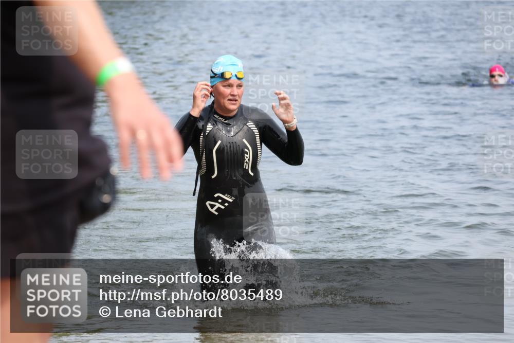 21.06.2025 - 27. Vierlanden-Triathlon Lena Gebhardt http://msf.ph/oto/8035489 15.06.2025 11:23:12 Schwimmen 980 meine-sportfotos.de