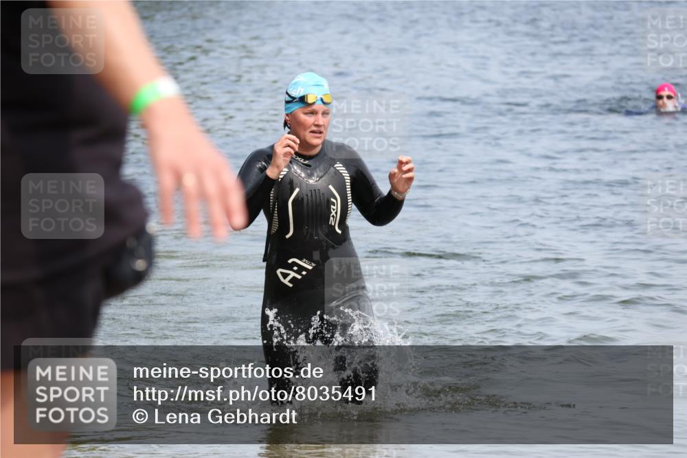21.06.2025 - 27. Vierlanden-Triathlon Lena Gebhardt http://msf.ph/oto/8035491 15.06.2025 11:23:13 Schwimmen 980 meine-sportfotos.de